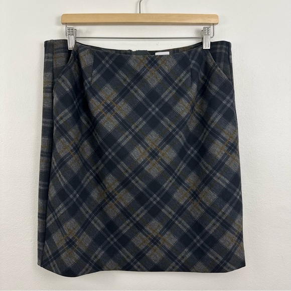 2/$20 Cabi Step Out Plaid Skirt Women's Size 14 - Picture 1 of 5